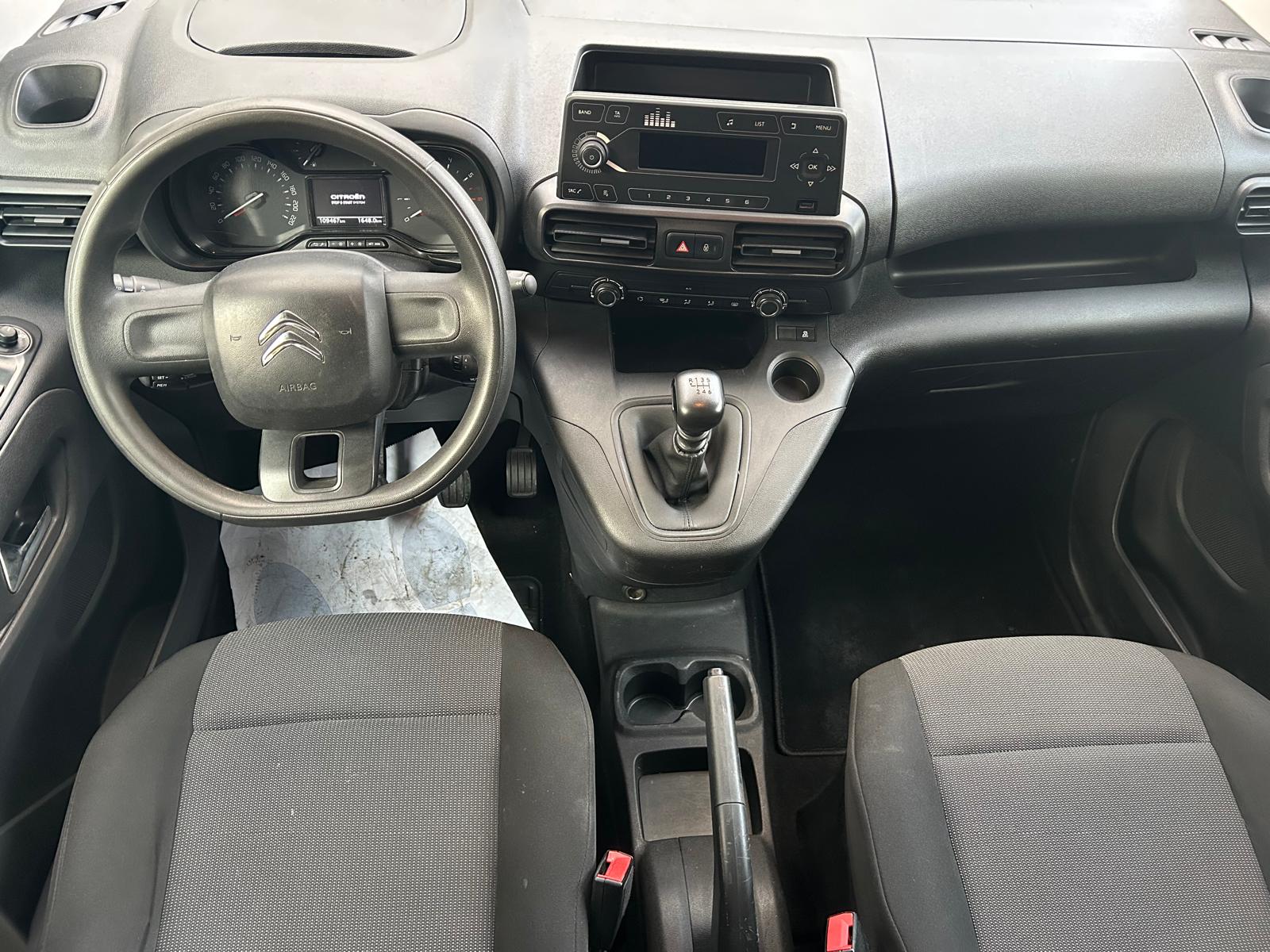Coche 242