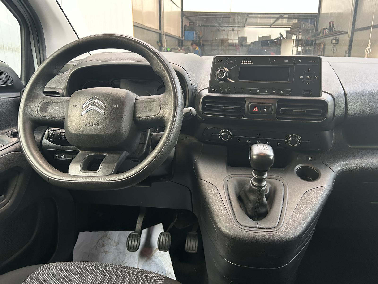 Coche 243